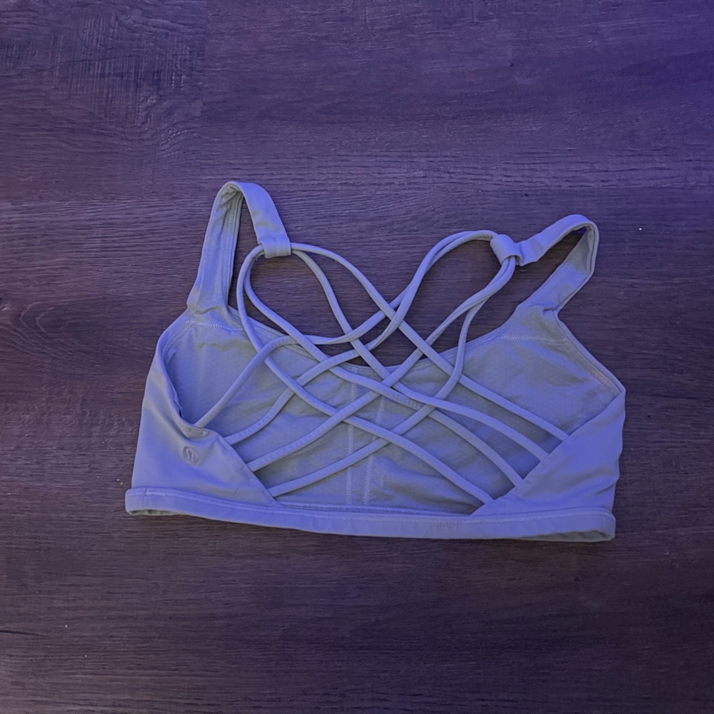 Lululemon free to be wild sports bra size 6